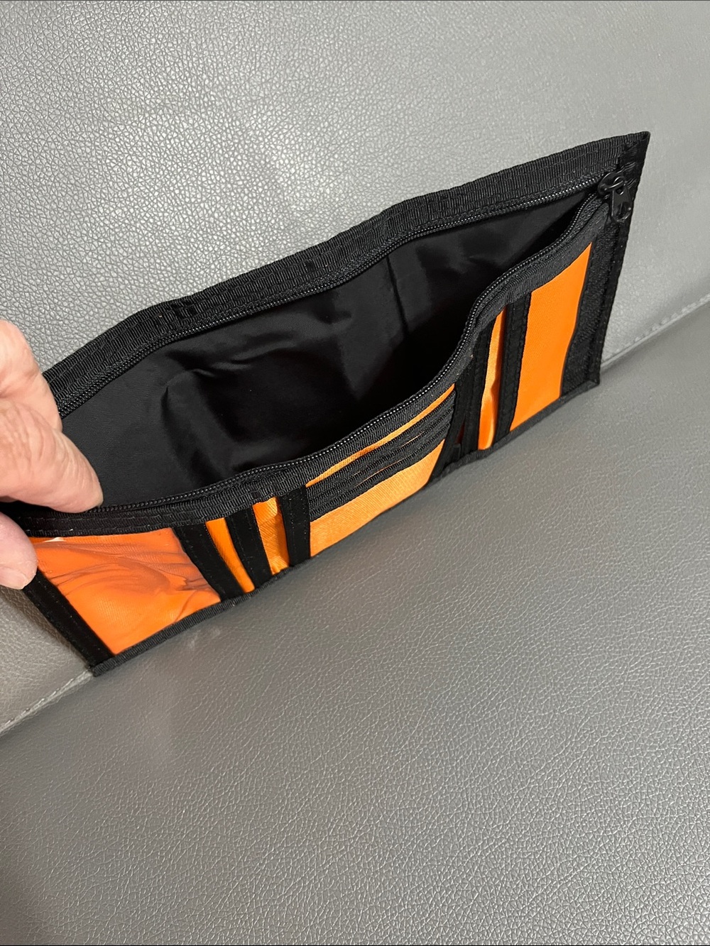Nike Trifold wallet orange/black with white swoosh - Picture 4 of 4